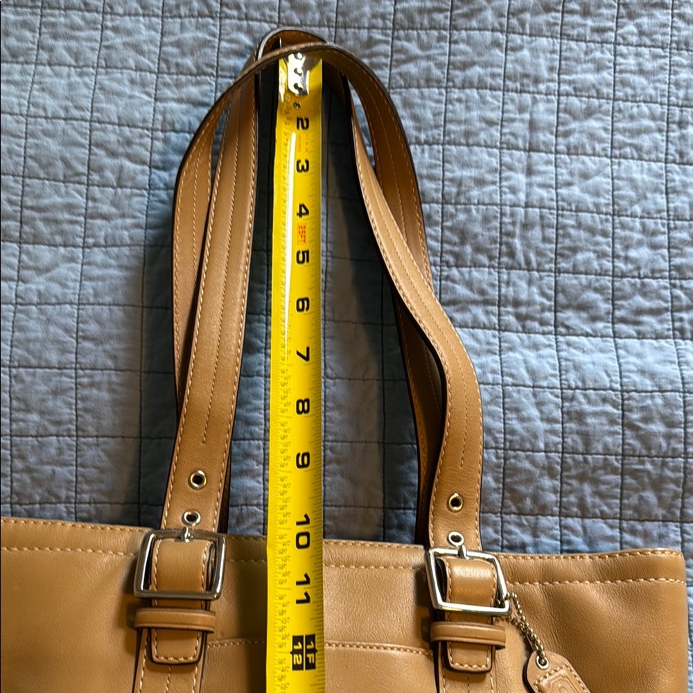 Coach Tan Leather Tote Bag with Reinforced Handles - Picture 3 of 9